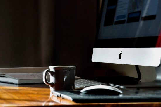 découvrez notre espace de travail moderne et inspirant, conçu pour stimuler votre créativité et optimiser votre productivité. que vous soyez indépendant ou en équipe, trouvez l'environnement parfait pour réaliser vos projets et collaborer efficacement.