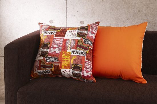 découvrez notre collection de coussins élégants et confortables, parfaits pour embellir votre intérieur. offrez-vous le style et la détente avec nos coussins variés, adaptés à tous les goûts et toutes les décorations.