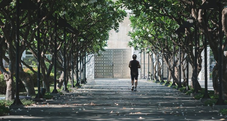 découvrez l'importance de l'exercice physique pour votre santé et votre bien-être. apprenez des conseils pratiques pour intégrer des activités sportives dans votre quotidien, améliorer votre forme physique et atteindre vos objectifs de remise en forme.